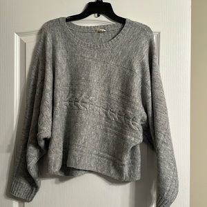 hem & thread round neck sweater